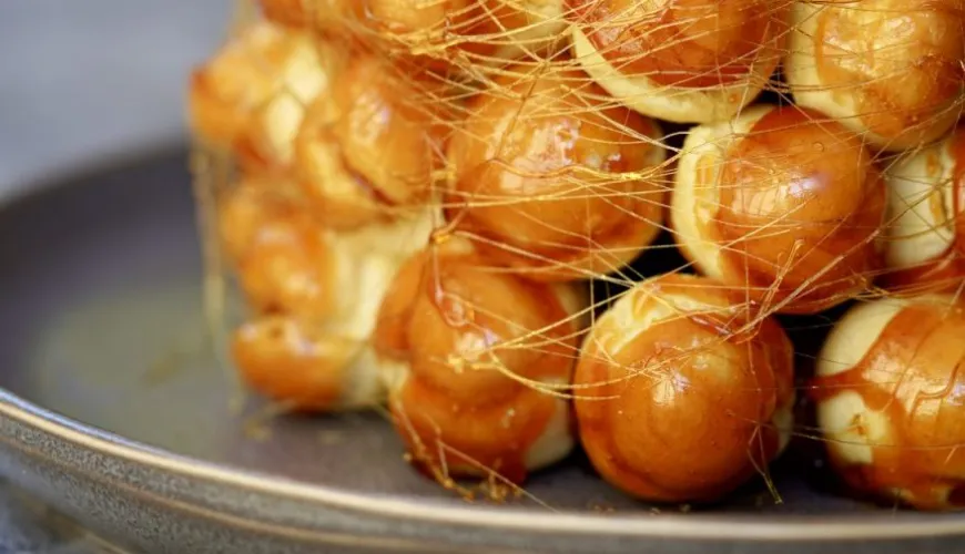 Připravte croquembouche a ohromte své hosty