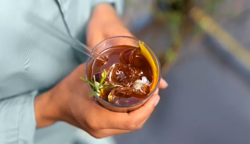 Objevte kouzlo cold brew čaje a jeho jemnou chuť